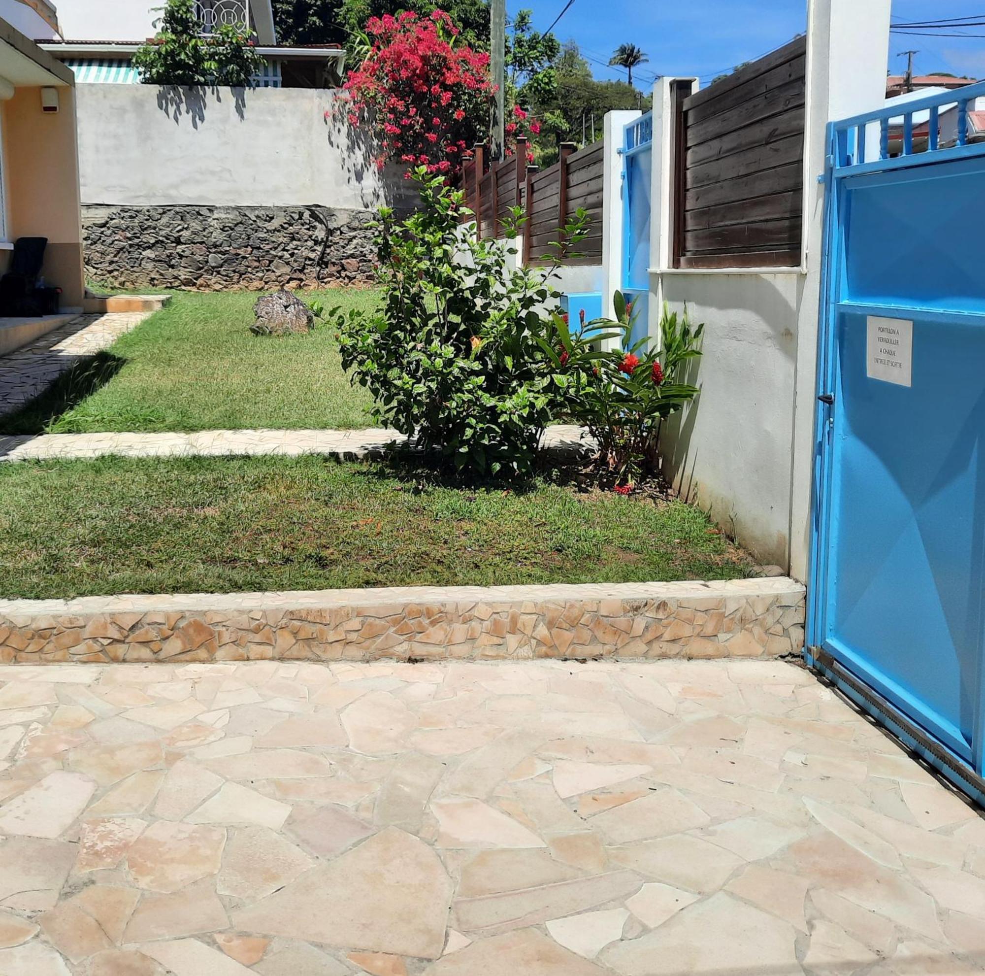 Studio Avec Piscine Privee, Idealement Situe Saint-Claude Ngoại thất bức ảnh